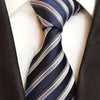 Cravatta blu navy con strisce grigio argento