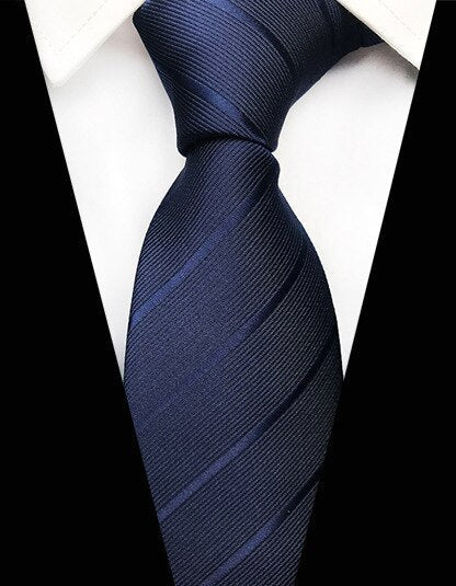 Cravatta a righe blu navy