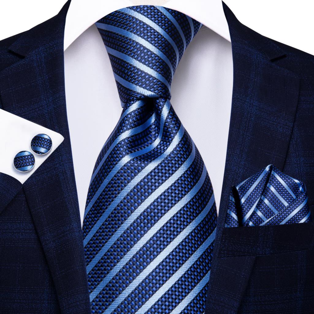 Cravatta a righe blu navy e azzurro cielo