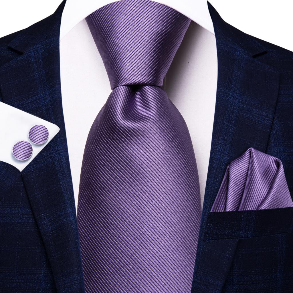 Corbata a rayas morada