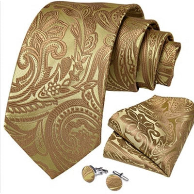 Casamento com gravata dourada
