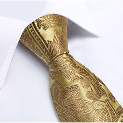 Casamento com gravata dourada